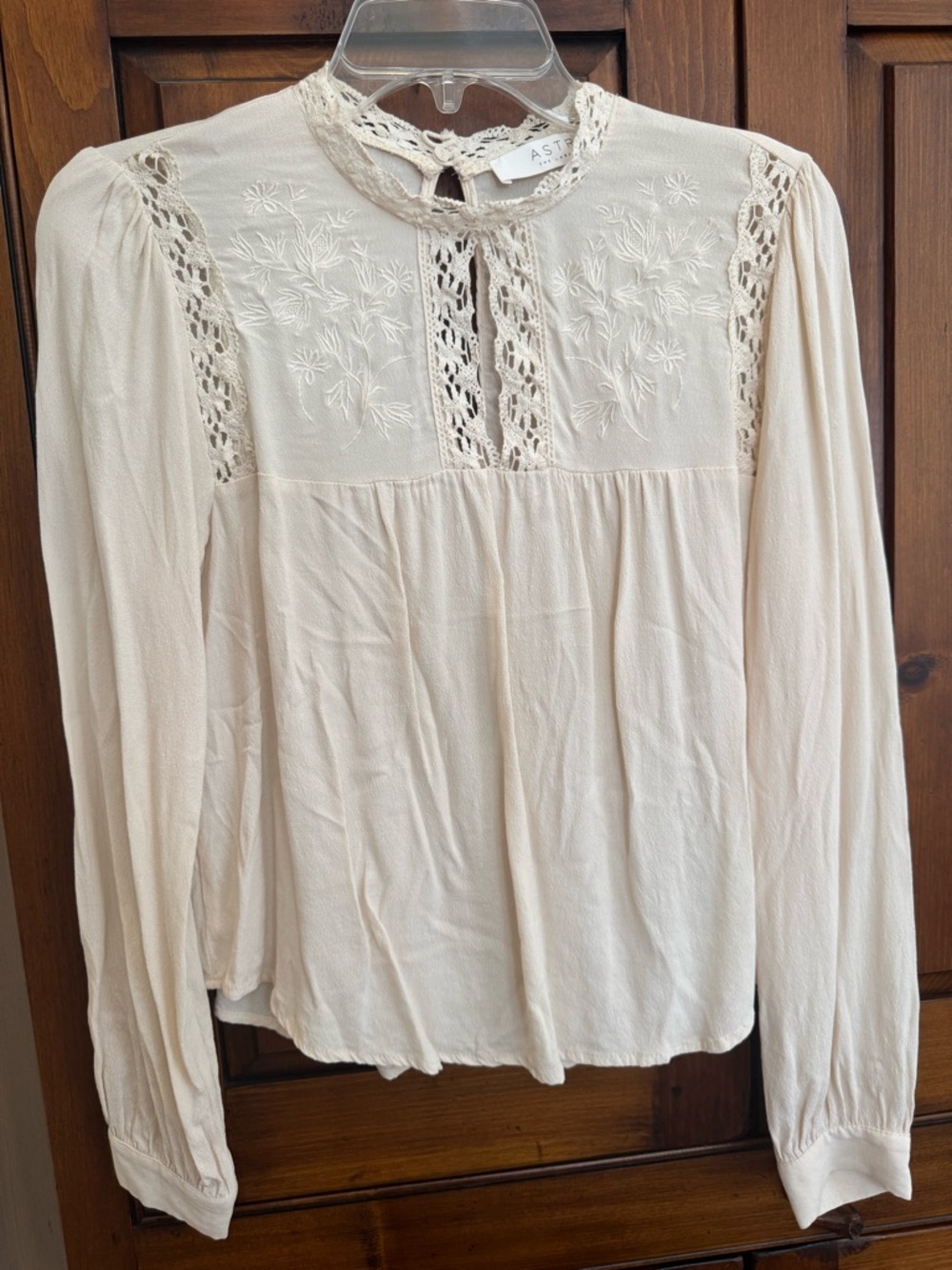 ASTR the Label Size Small Cream Embroidered Lace-Trim Long-Sleeve Blouse EUC